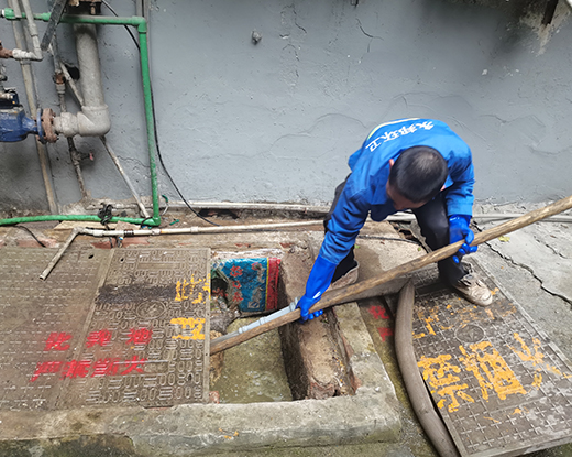 黄潭镇清掏化粪池