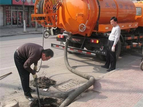 黄潭镇清掏化粪池，健康生活从这里开始